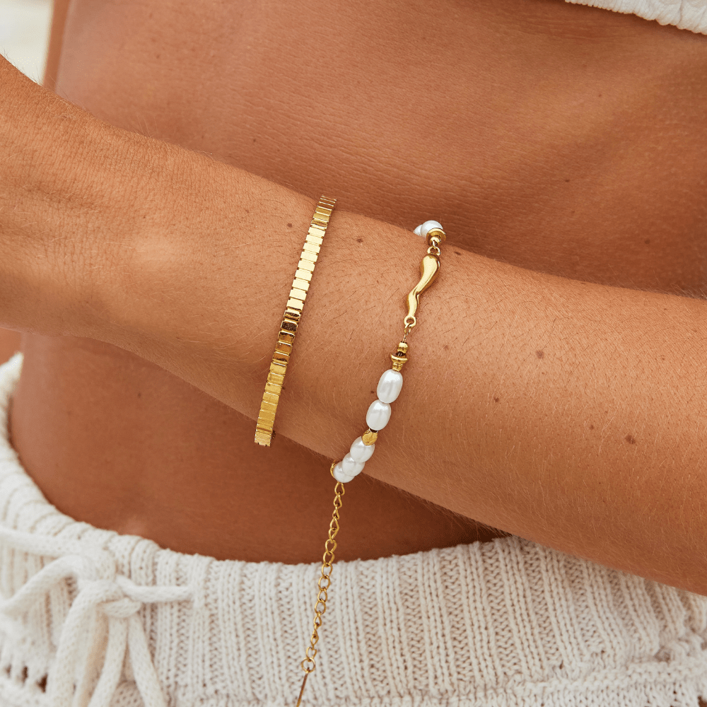 Tara Gold Bangle